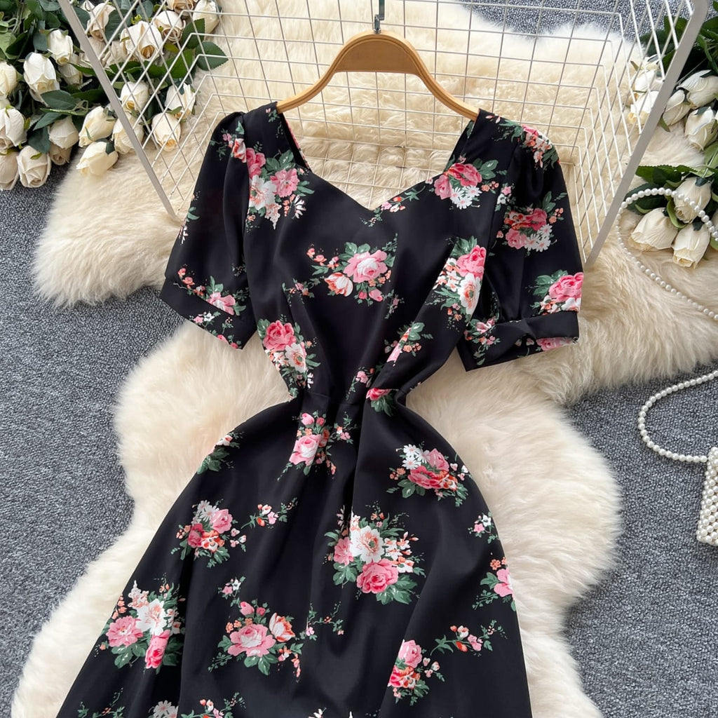 Elegant Black Floral Maxi Dress with Short Sleeves & V-Neck – Free Size Flowing Summer Outfit for Casual, Party & Evening Wear