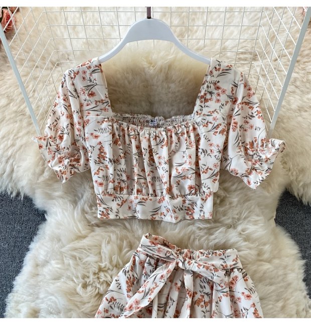 Premium High-Quality Floral Two-Piece Outfit Featuring Delicate Ruffled Crop Top and Graceful Wide-Leg Pants for a Feminine and Stylish Look