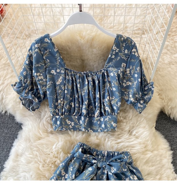 Premium High-Quality Floral Two-Piece Outfit Featuring Delicate Ruffled Crop Top and Graceful Wide-Leg Pants for a Feminine and Stylish Look